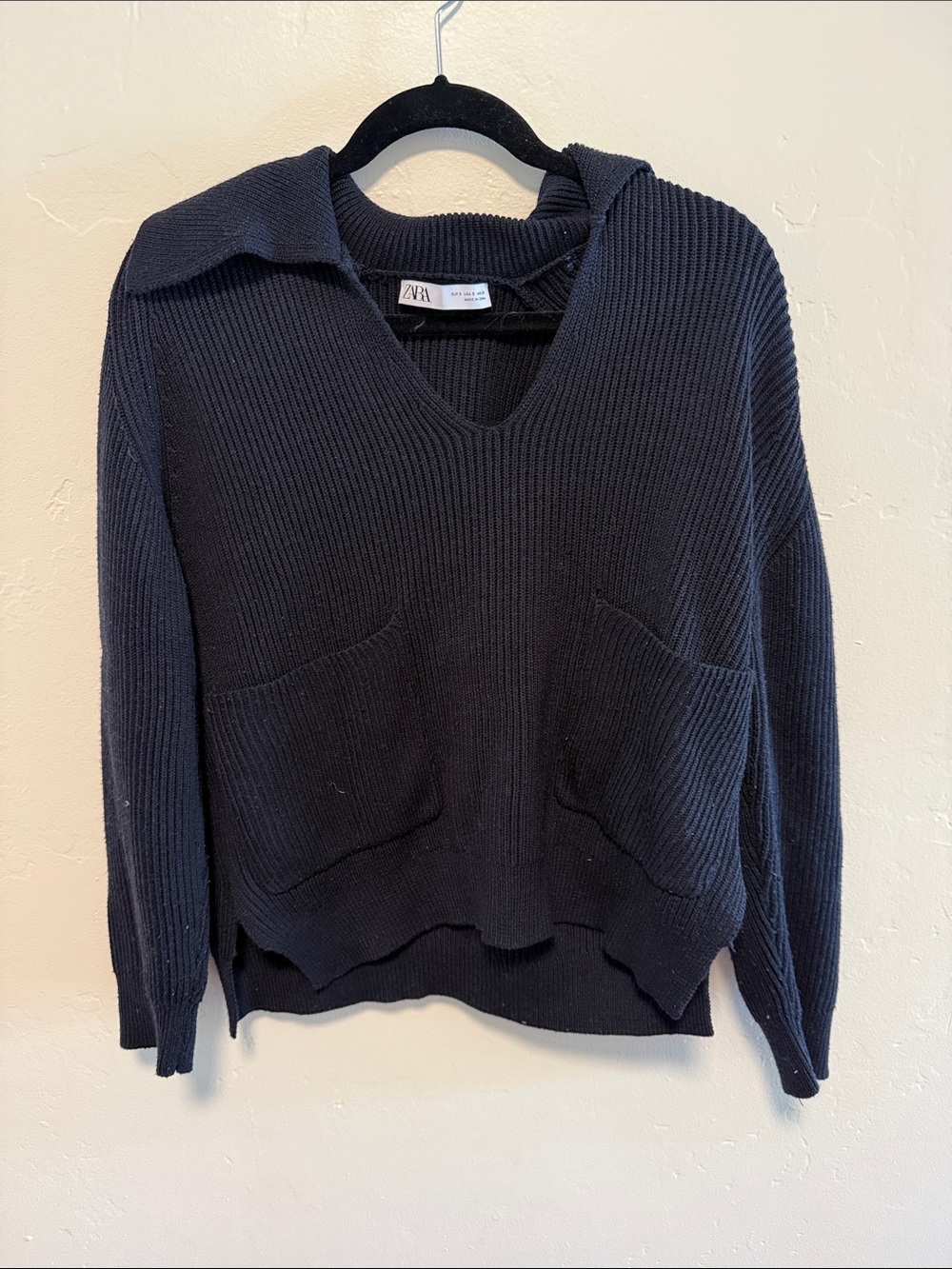 Zara Black Ribbed V-Neck Sweater with Collar and Front Pockets
